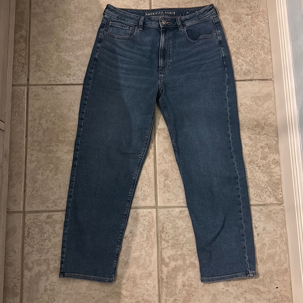 AMERICAN EAGLE Mom Straight Jeans
